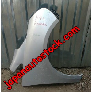 Крило Mitsubishi Grandis Крило Mitsubishi Grandis