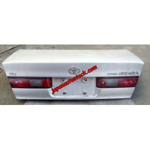 Кришка багажника Toyota Camry Кришка багажника Toyota Camry