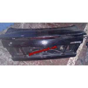 Кришка багажника Nissan Maxima A32 Кришка багажника Nissan Maxima A32